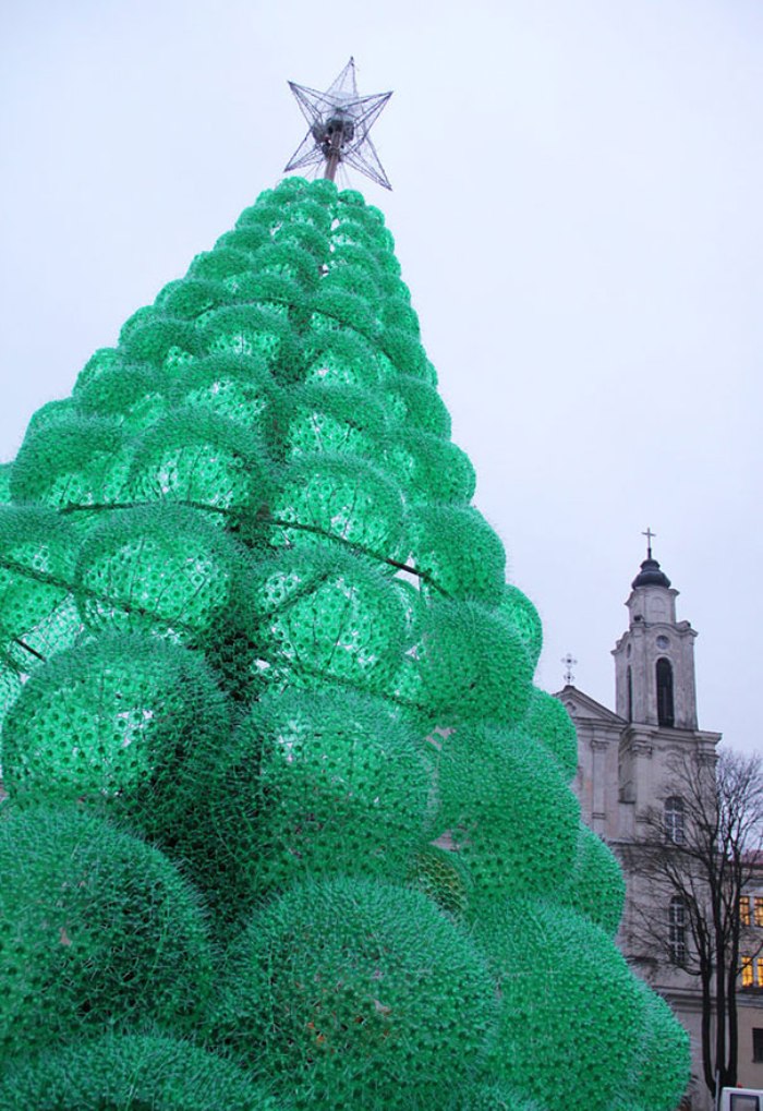Árvore de Natal montada com mais de 30 mil garrafas PET - Alô terra Árvore de Natal montada com mais de 30 mil garrafas PET - Alô terra