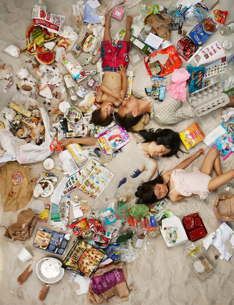 7-days-of-garbage-environmental-photography-gregg-segal-8